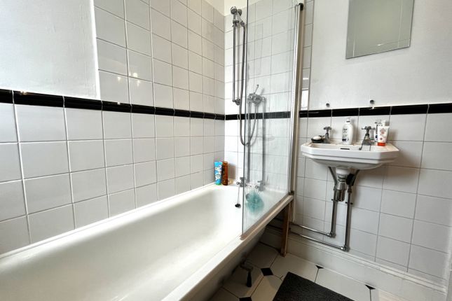 26, Kenilworth House, Castle Court(*), Cardiff photo 4
