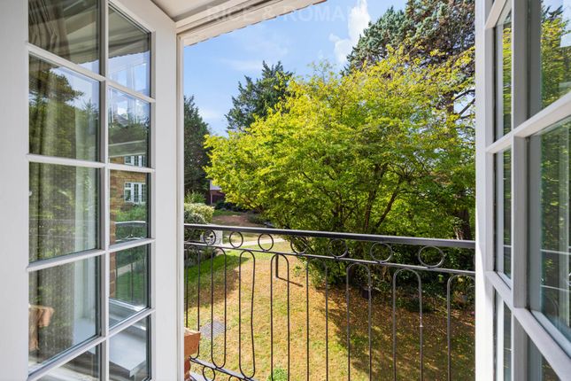 5 Pegasus Court, Epsom Road, Leatherhead photo 3