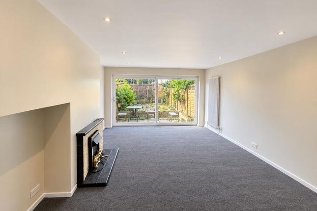 6, Place Farm Avenue, Orpington photo 3