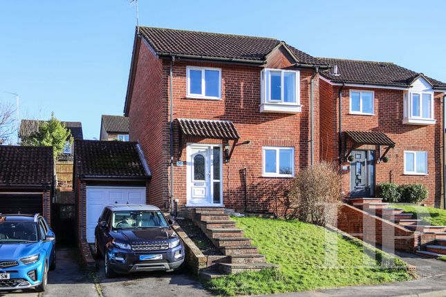 Link-detached house for sale in Hollingbourne Crescent, Crawley