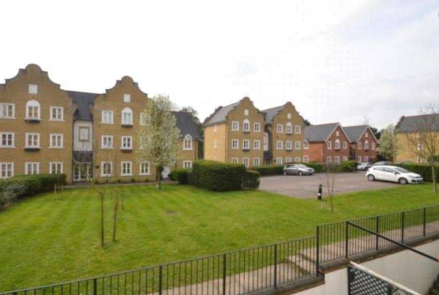 Thumbnail Flat to rent in Upton Park, Slough