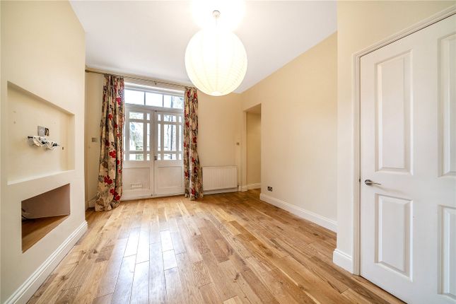 Flat to rent in Lordship Lane, East Dulwich, London