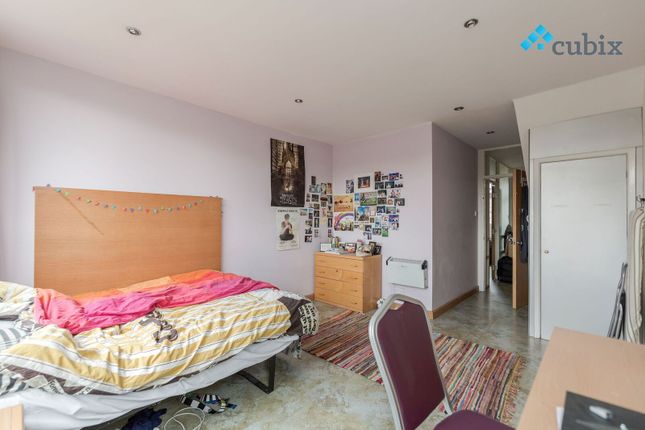 Duplex to rent in Wollaston Close, Elephant &amp; Castle