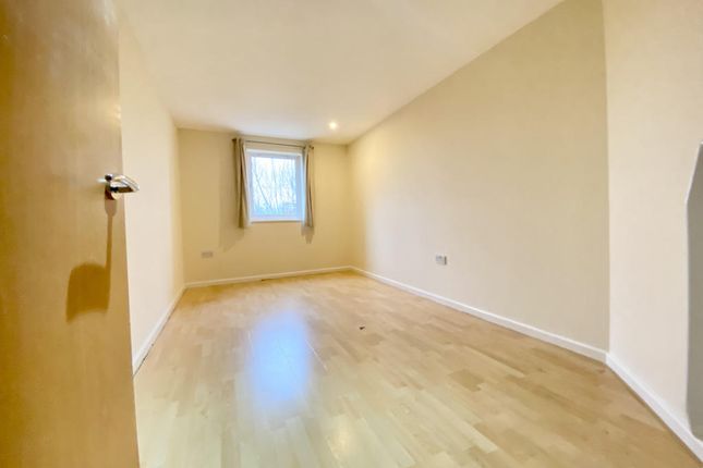 40, Walker House, Elmira Way., Salford photo 5