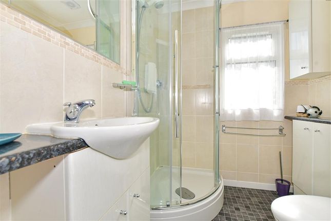 Mobile/park home for sale in Lower Road, East Farleigh, Maidstone, Kent
