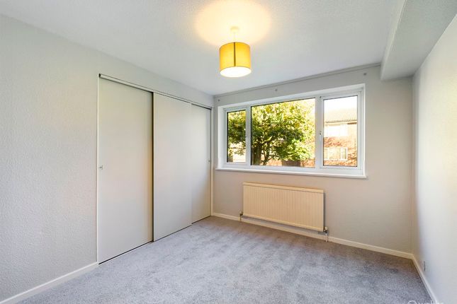 99 Ladygrove, Croydon photo 2