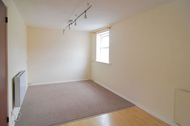 Flat 19, Lesanne Court Parliament Street, Gloucester photo 3
