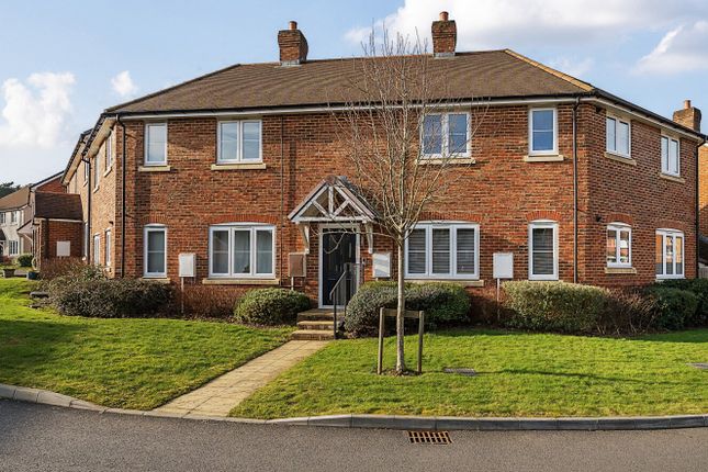 1-bed flat on Holland Drive, Alton, £150,000