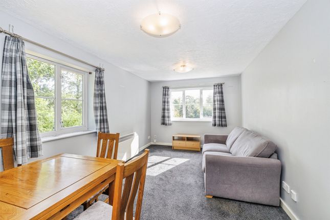 Flat 6, Branscombe House, Gisburne Way, Watford photo 3