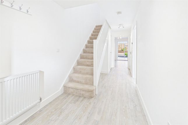 8, Bullrush Close, Newbury photo 4