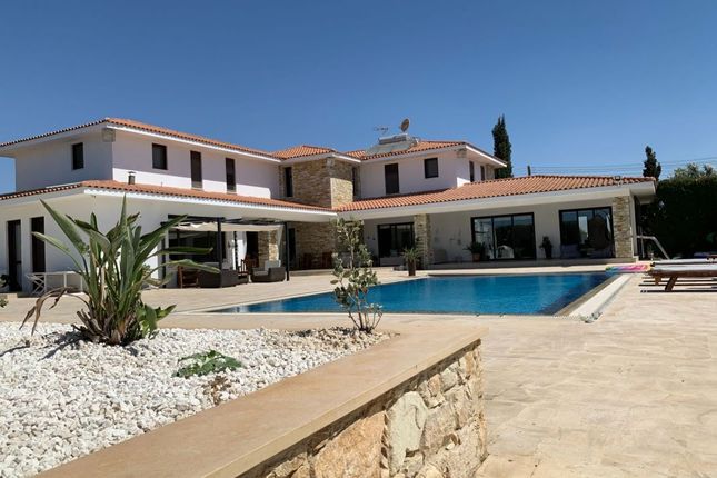 Villa for sale in Cyprus, Larnaca, Dromolaxia