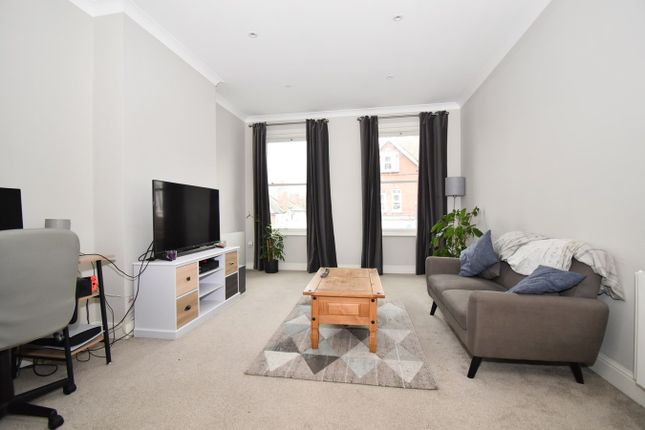 Flat to rent in High Street, Walton-On-Thames