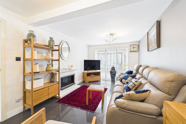 3, Bentley Close, Gloucester photo 3