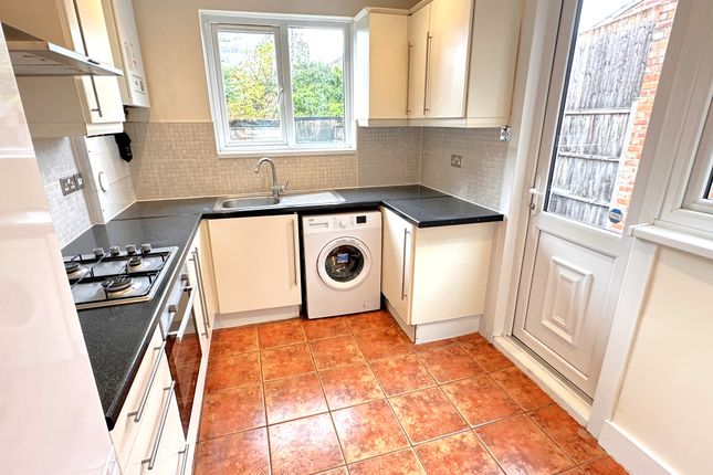 Larch Road, Cricklewood photo 4