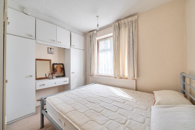 38, Rofant Road, Northwood photo 4