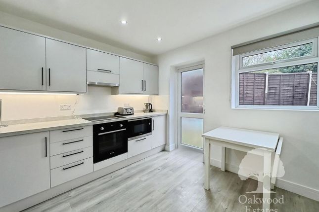 1a, Oatlands Drive, Slough photo 2