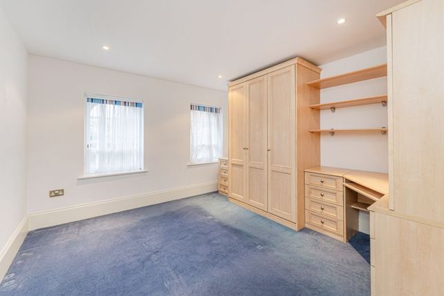 Duplex for sale in Princess Park Manor, Royal Drive, London