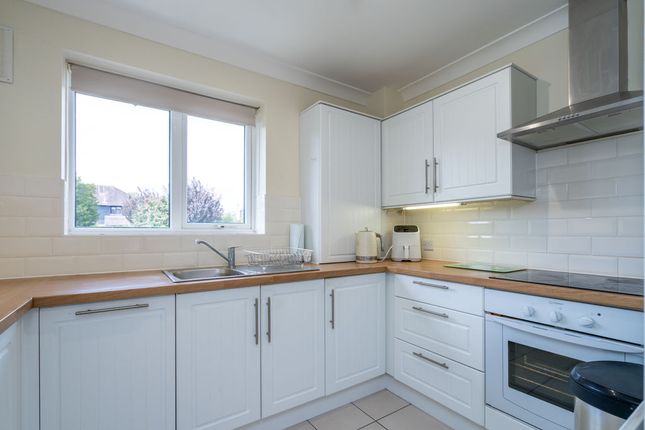 7, Plainwood Close, Chichester photo 4