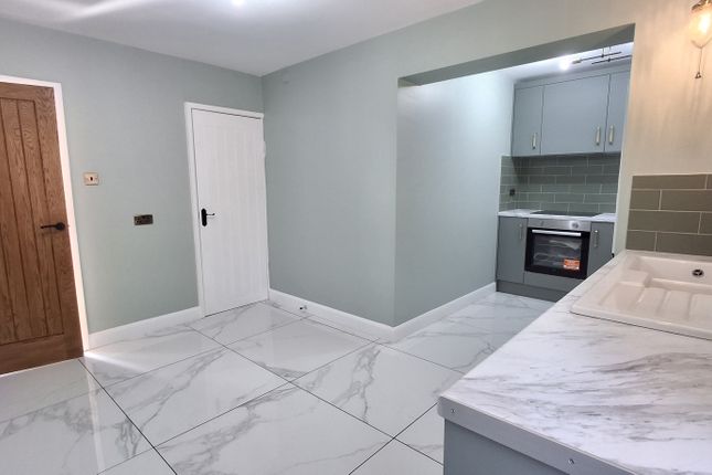 9, Bromley Avenue, NEWARK photo 5