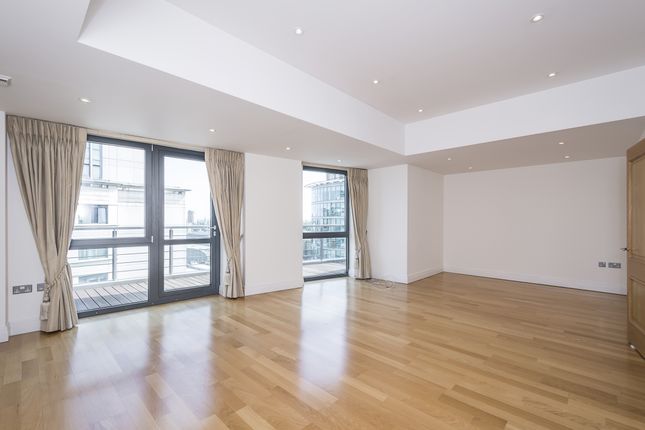 Flat to rent in Sheldon Square, London