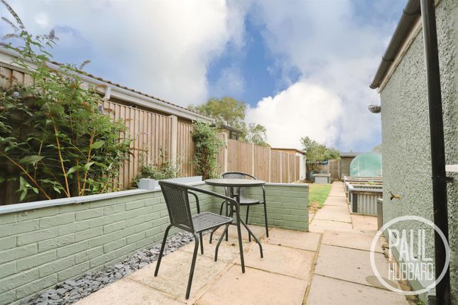 104, Somerton Avenue, Lowestoft photo 3