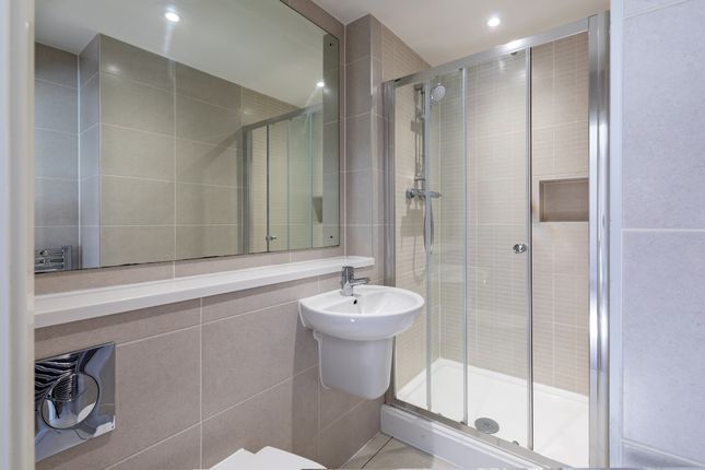 21, Milton Keynes photo 4