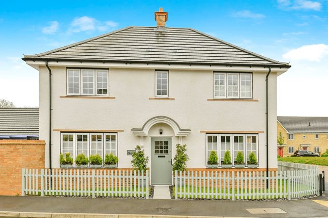 Detached house for sale in Beverley Gardens, Lower Stondon, Henlow