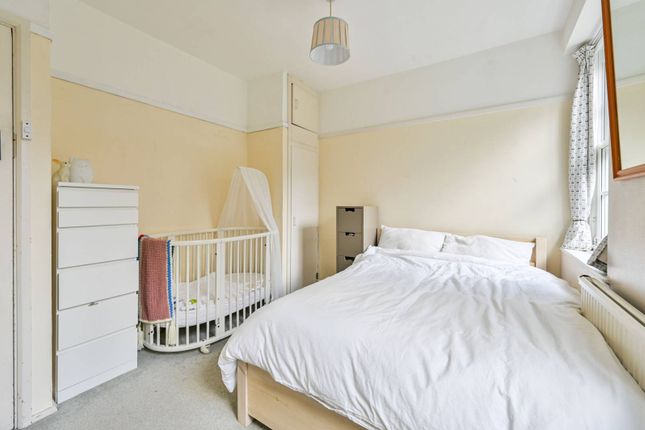 Flat to rent in Montgomery House, Hillcrest, Hillgate Village, London