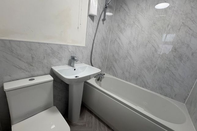 43, Grovehill, East Yorkshire photo 5