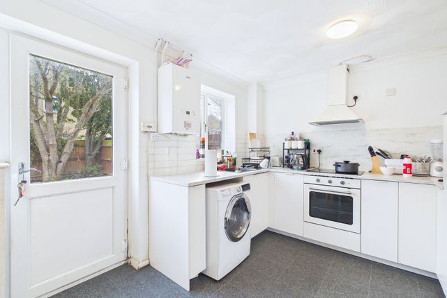 64, Paulsgrove, Peterborough photo 3
