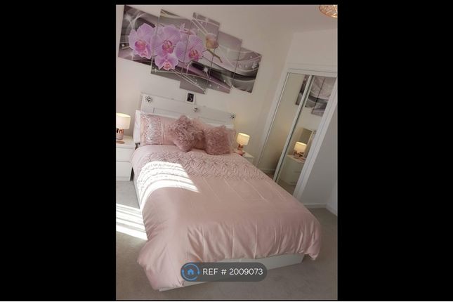 Flat to rent in Pedley House, Barking IG11