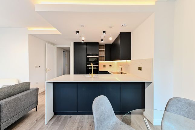 Flat to rent in Siena House, 11 Bollinder Place, London