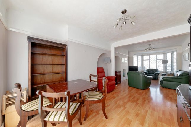 109, Lynmouth Avenue, Morden photo 3