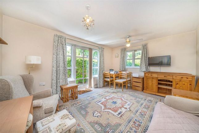 Flat 1, Fishers Court, 68, Walpole Road, Teddington photo 2