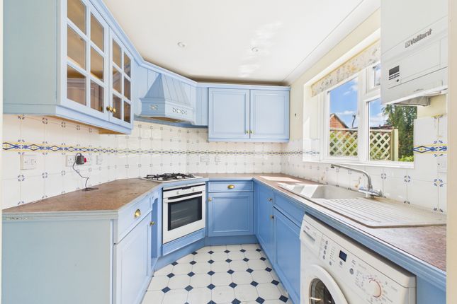 6 Bakers Close, Horsham photo 3