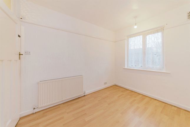 Flat to rent in High Mead, Harrow-On-The-Hill, Harrow