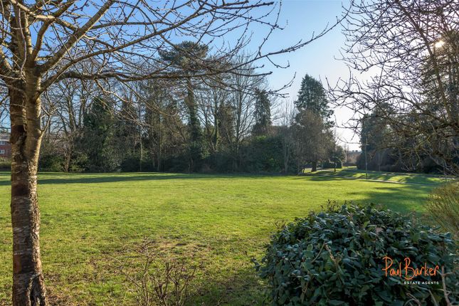 Property for sale in Strawberry Crescent, Napsbury Park, St. Albans