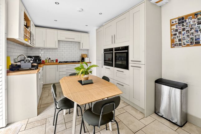 4, Mayfield Close, Greater London photo 4