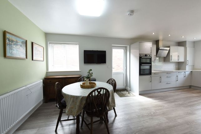 208A, Cot Lane, Kingswinford photo 3