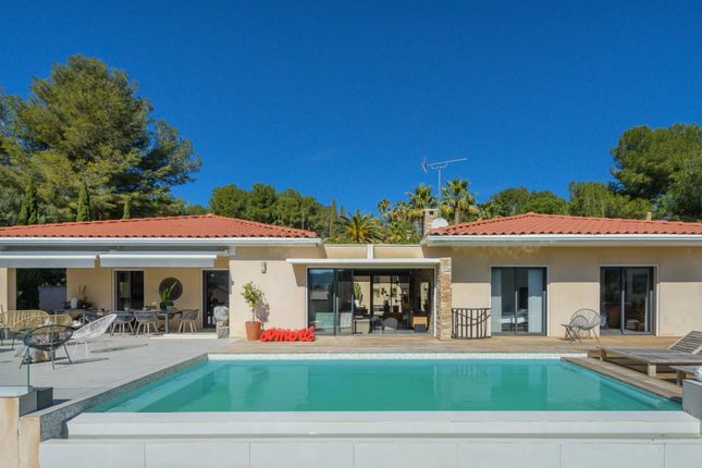 Thumbnail Villa for sale in Marignane, Marseille &amp; Cote Bleu, Provence - Var