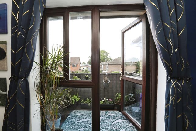 Flat 4, Bowmer House, Tideys Mill, Horsham photo 4
