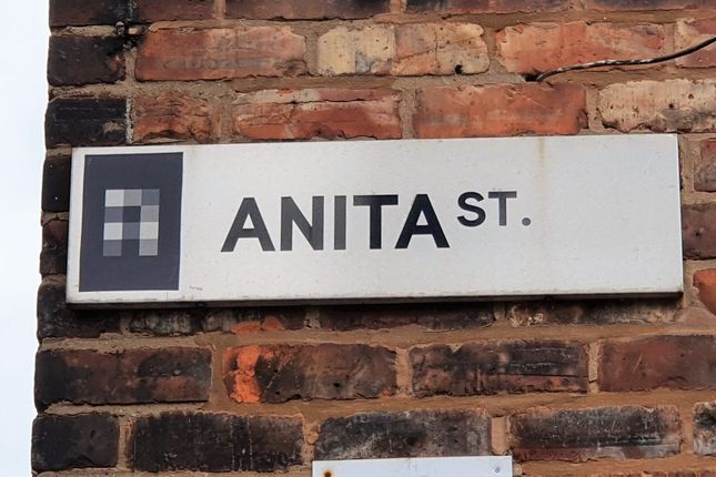 Flat to rent in Anita Street, Manchester