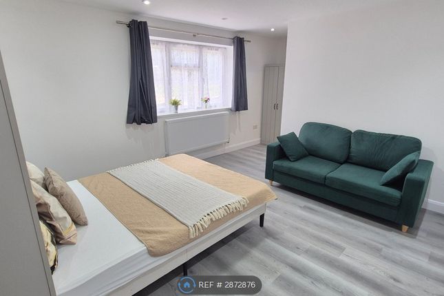 Gosforth Lane, Watford photo 4