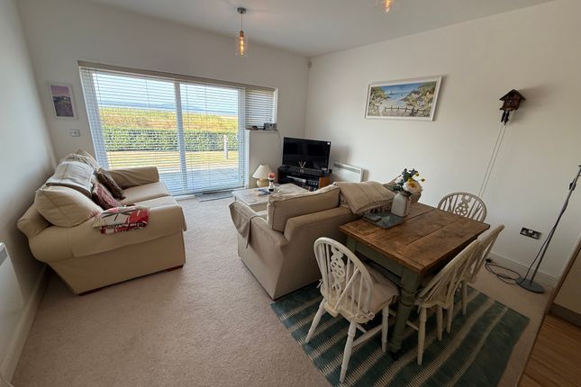 Flat 2, Llanelli photo 3