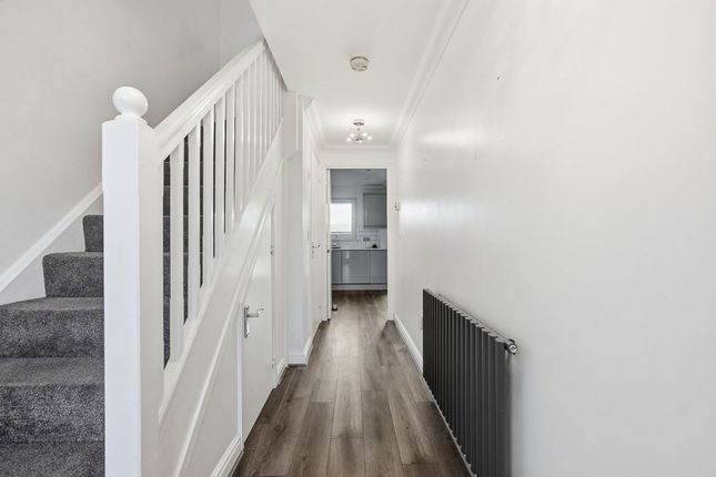16 Kenley Road, Renfrew photo 2