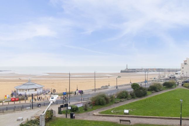 Flat 2, 12, Marine Gardens, Margate photo 2