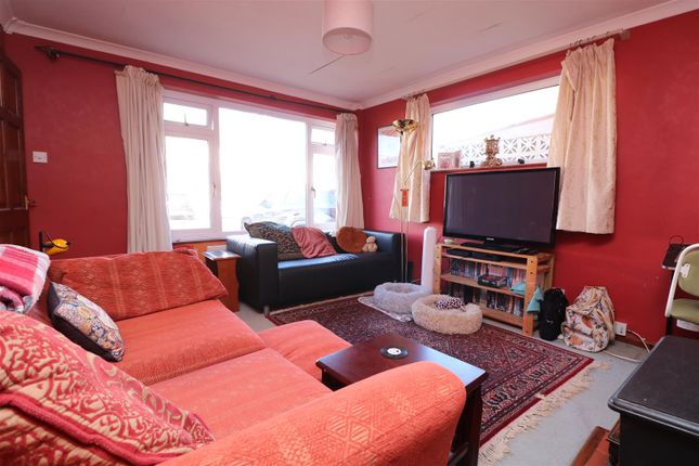 53, Chantry Gardens, Trowbridge photo 3
