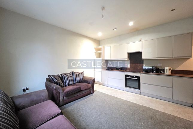 12 North Street, Huddersfield photo 3