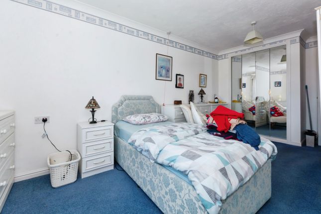 69, Beeches Court, Rednal photo 4