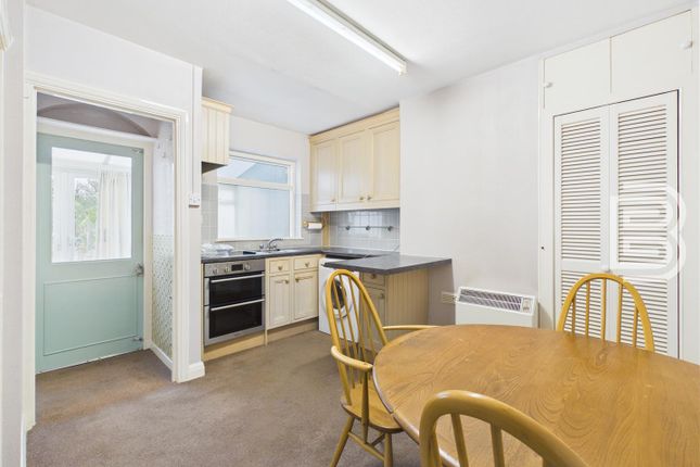 27, Heath Way, Rugby photo 4